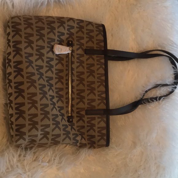 Michael Kors Handbags - Brand new Michael Kors bag